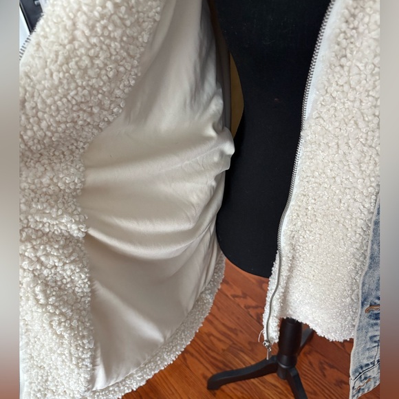 Denim Jacket in Bear Hug
BLANKNYC size L - Picture 5 of 8